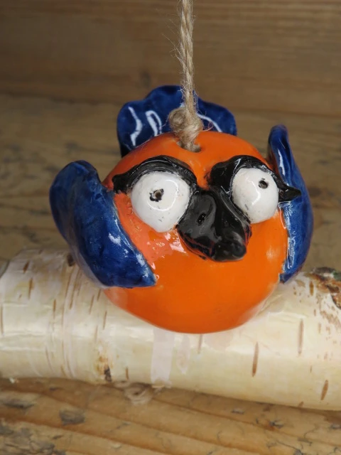 Zawieszka ptaszek ceramiczny Grażynka na patyku – rękodzieło