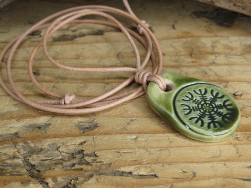 Aegishjalmur -Tarcza Algizowa - wisior z ceramiki - amulet ochronny