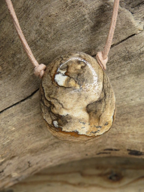 jaspis Kalahari - talizman szczęście i uspokojenie na rzemieniu