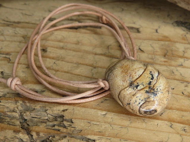 jaspis Kalahari - talizman szczęście i uspokojenie na rzemieniu