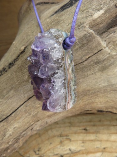 ametyst szczotka krystaliczna - talizman na rzemieniu