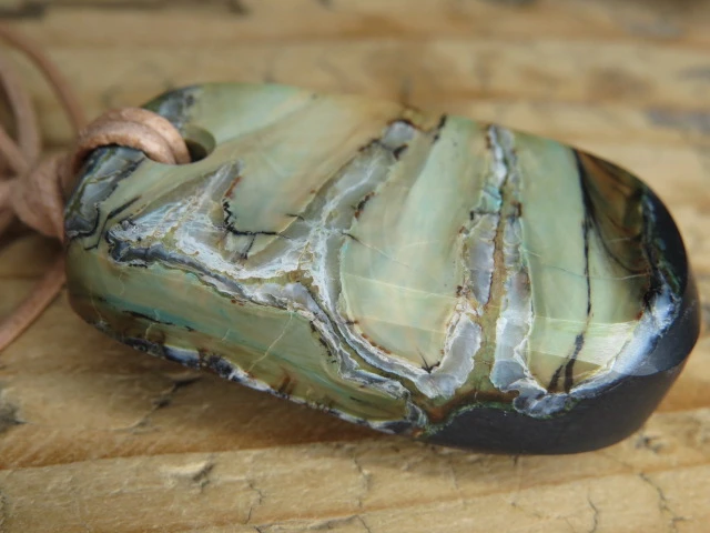 ząb mamuta - wisior na rzemieniu