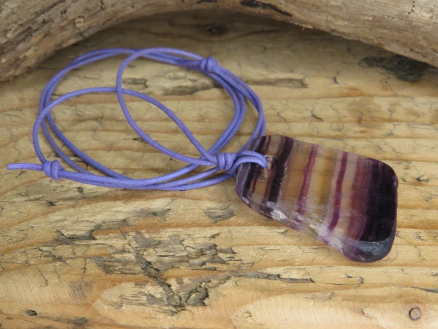 fluoryt na rzemieniu - talizman nauka i koncentracja