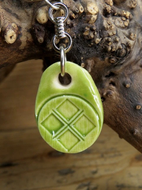 Symbol Bogini Mokosz – brelok - ceramika