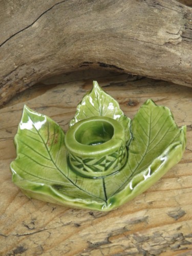 Świecznik ceramiczny – liść klonu w zieleni