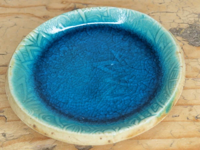 Mały ceramiczny talerzyk – turkusowa głębia