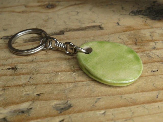 Brelok ceramiczny Swarga – słowiański talizman słońca i energii