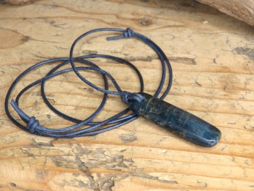 dysten - cjanit * amulet ochronny naszyjnik - rozwój duchowy