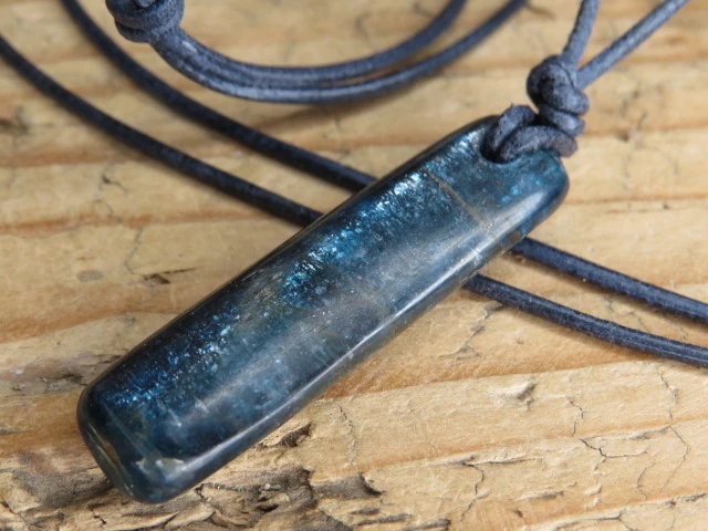dysten - cjanit * amulet ochronny naszyjnik - rozwój duchowy