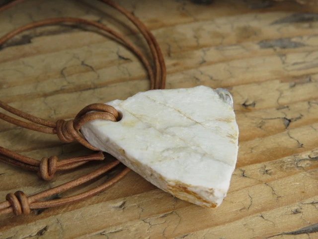 ortoklaz * Polska * ochrona, radość życia, kreatywność * amulet