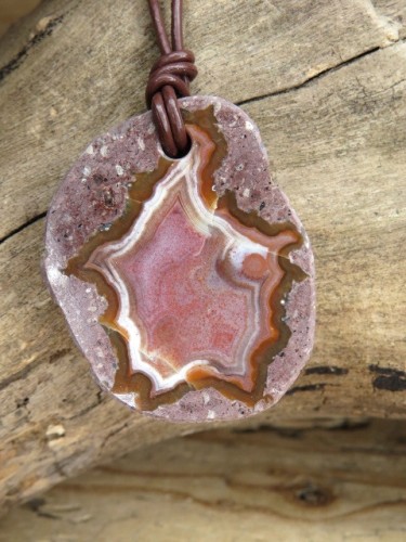 agat z Polski - amulet ogniska domowego - wisior na rzemieniu