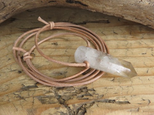 Naszyjnik z kryształu górskiego z fantomem – talizman harmonii i oczyszczenia