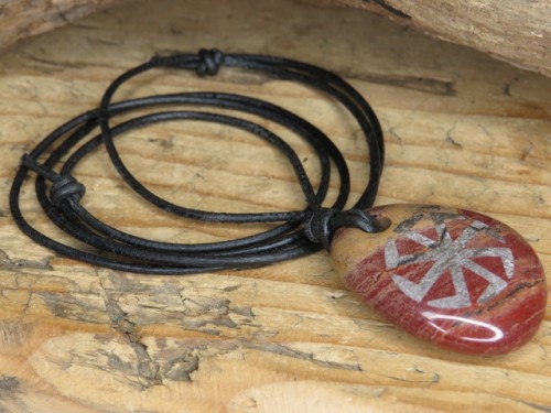 Swarga na jaspisie – słowiański amulet słońca, siły i odrodzenia