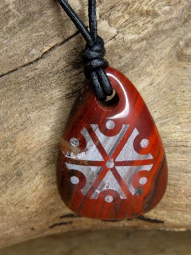 Symbol Peruna - wisior na kamieniu - jaspis