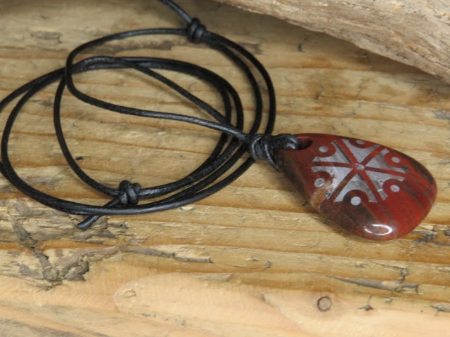 Symbol Peruna - wisior na kamieniu - jaspis