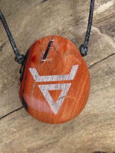 Symbol Welesa - wisior na kamieniu - jaspis