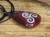 wisior triskelion na kamieniu - aragonit - amulet na rzemieniu