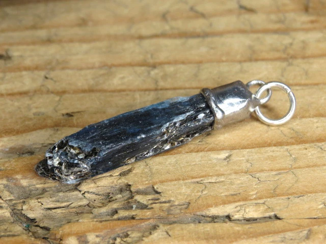 dysten - cjanit wisior * amulet ochronny