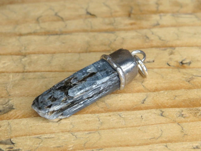 dysten - cjanit wisior * amulet ochronny