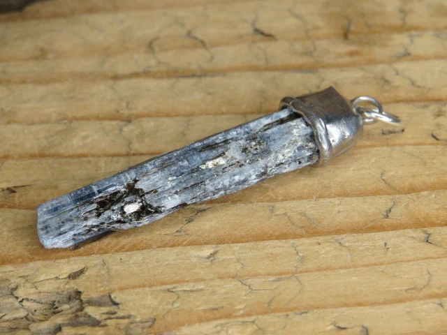 dysten - cjanit wisior * amulet ochronny