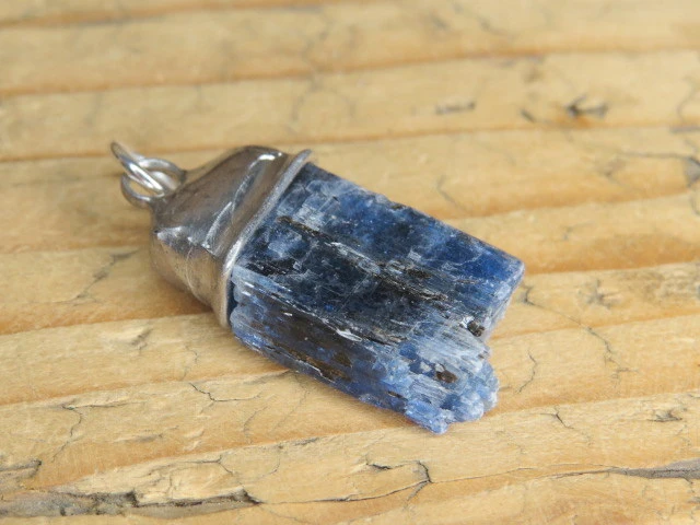 dysten - cjanit wisior * amulet ochronny
