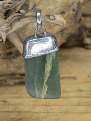 Wisior z nefrytu - amulet siły i ochrony