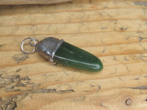 Wisior z nefrytu - amulet siły i ochrony