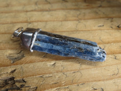 dysten - cjanit wisior * amulet ochronny - rozwój duchowy