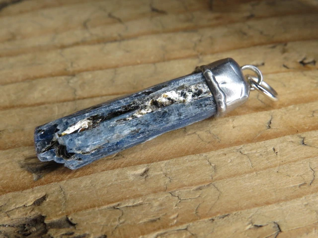 dysten - cjanit wisior * amulet ochronny - rozwój duchowy