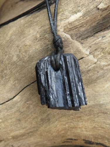 czarny turmalin * amulet ochronny na rzemieniu