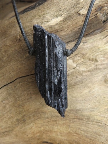 czarny turmalin * amulet ochronny na rzemieniu