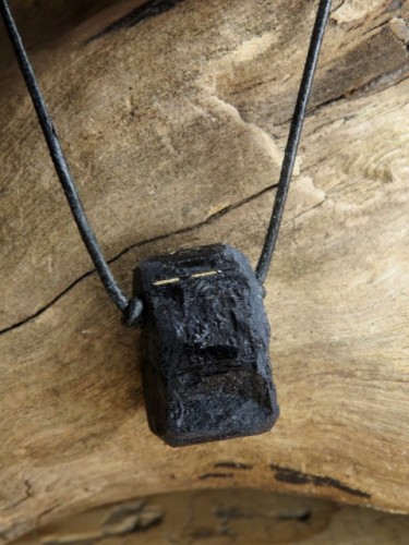 czarny turmalin * amulet ochronny na rzemieniu