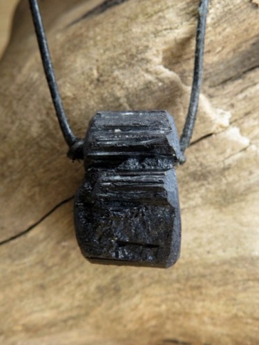 czarny turmalin * amulet ochronny na rzemieniu