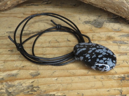 obsydian śnieżny * amulet ochronny na rzemieniu
