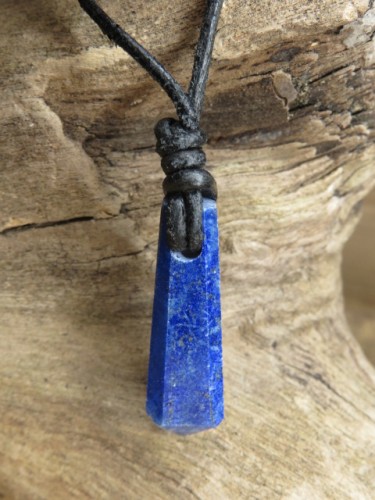 lapis lazuli - ochrona i intuicja - amulet na rzemieniu
