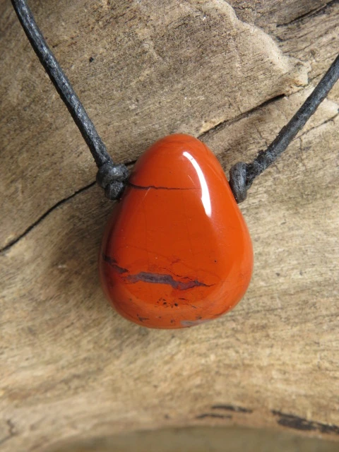 jaspis czerwony * amulet na rzemieniu