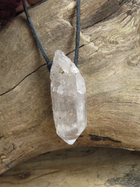 kryształ górski * amulet ochronny na rzemieniu