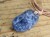 sodalit - kamień twórców i logicznego myślenia - amulet na rzemieniu