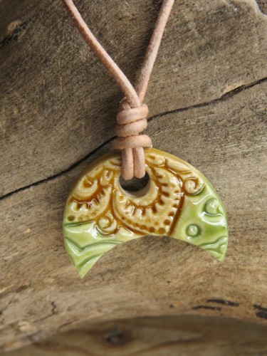 Wisior ceramiczny Lunula – amulet słowiański, ręcznie robiony