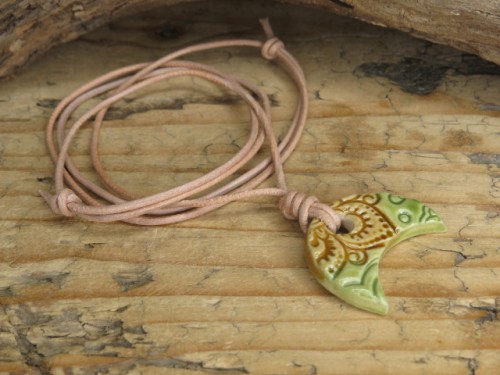 Wisior ceramiczny Lunula – amulet słowiański, ręcznie robiony