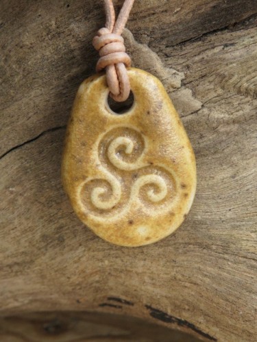 Ceramiczny wisior Triskelion