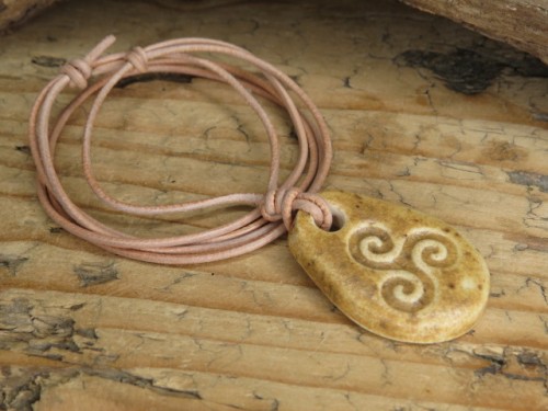 Ceramiczny wisior Triskelion
