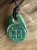 Wisior z ceramiki z symbolem Ręce Boga – słowiański amulet ochronny