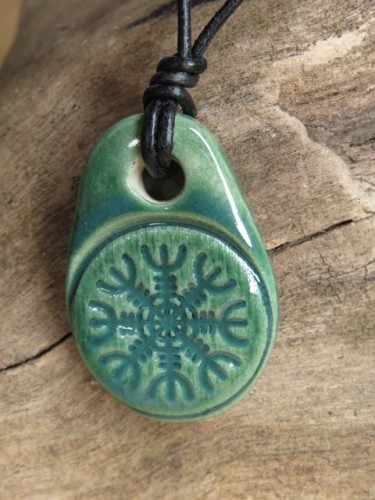 Aegishjalmur -Tarcza Algizowa - wisior z ceramiki - amulet ochronny