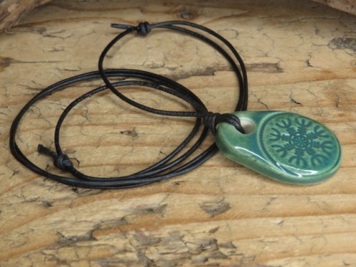 Aegishjalmur -Tarcza Algizowa - wisior z ceramiki - amulet ochronny