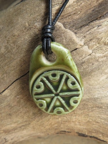 Symbol Peruna - ceramiczny wisior słowiański