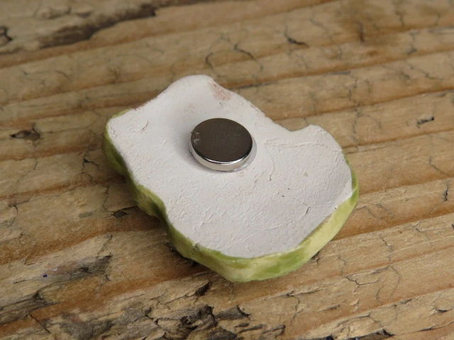 Zielona żabka – ceramiczny magnes