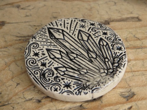 Kryształy – ceramiczny magnes