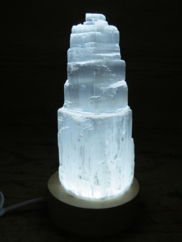 Lampka z kamienia – selenit menhir