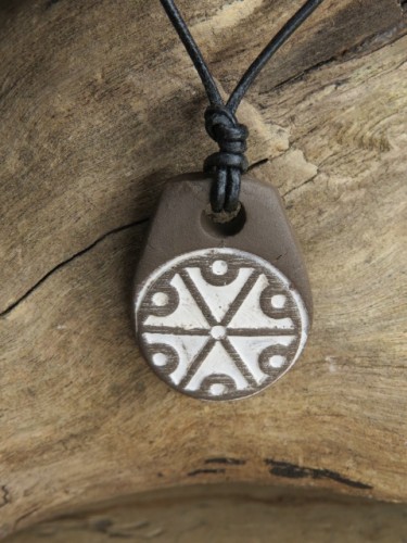 Symbol Peruna – wisior z surowej gliny - ceramika